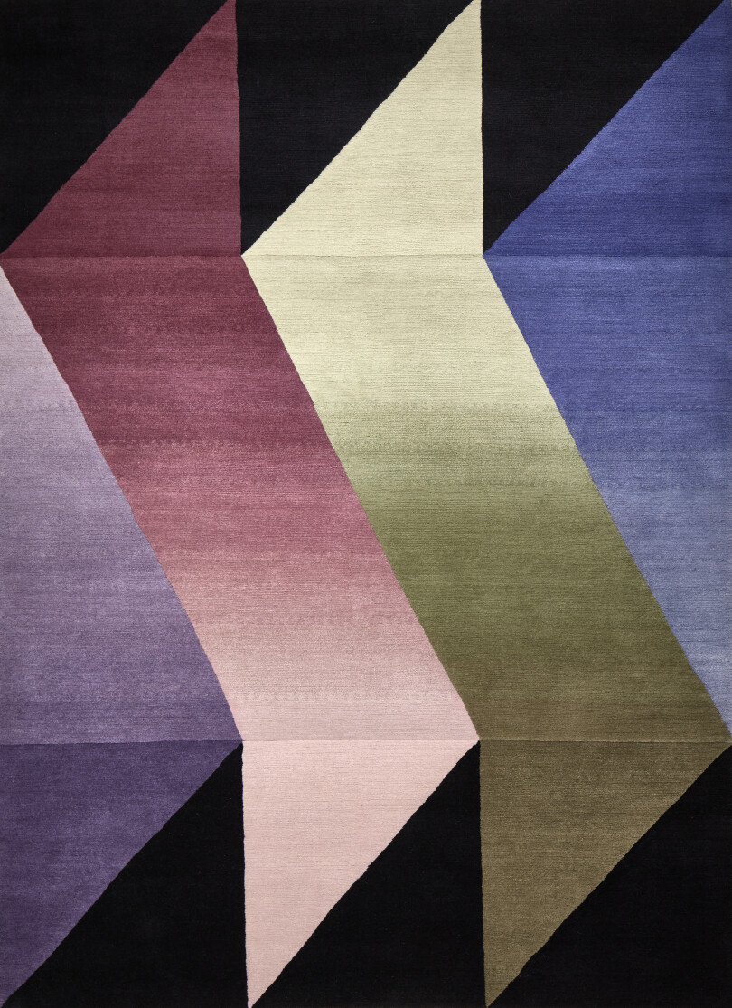 Au cœur de ses créations, des centaines de nuances que Deirdre assemble à la manière d’un peintre. Extrait de sa nouvelle collection Angles, le tapis Can Can mime un mouvement de French cancan avec un fabuleux dégradé.